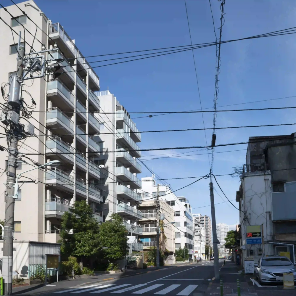 tokyo-cityscape-daytime-ezgif.com-optiwebp (1)